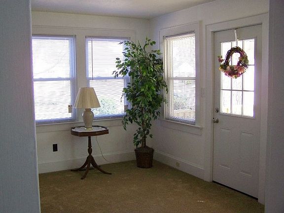 4th image of 143 E Randall Ave