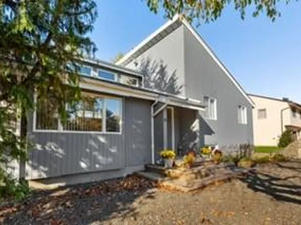 8 Dusk Drive, New Rochelle, NY 10804