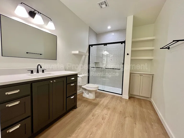 216 E Hurd St #250 — Photo 9