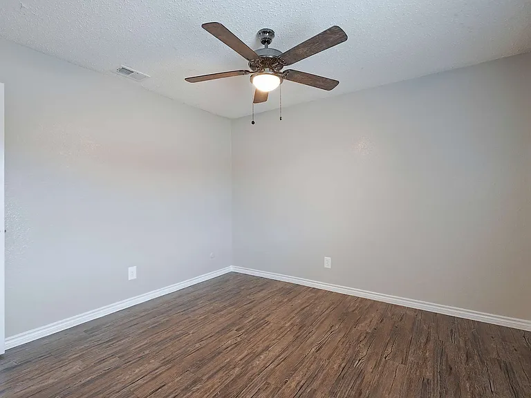 Ambassador Apartments — Photo 40
