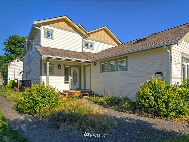 129 N Rainier Ave #1 — Photo 1