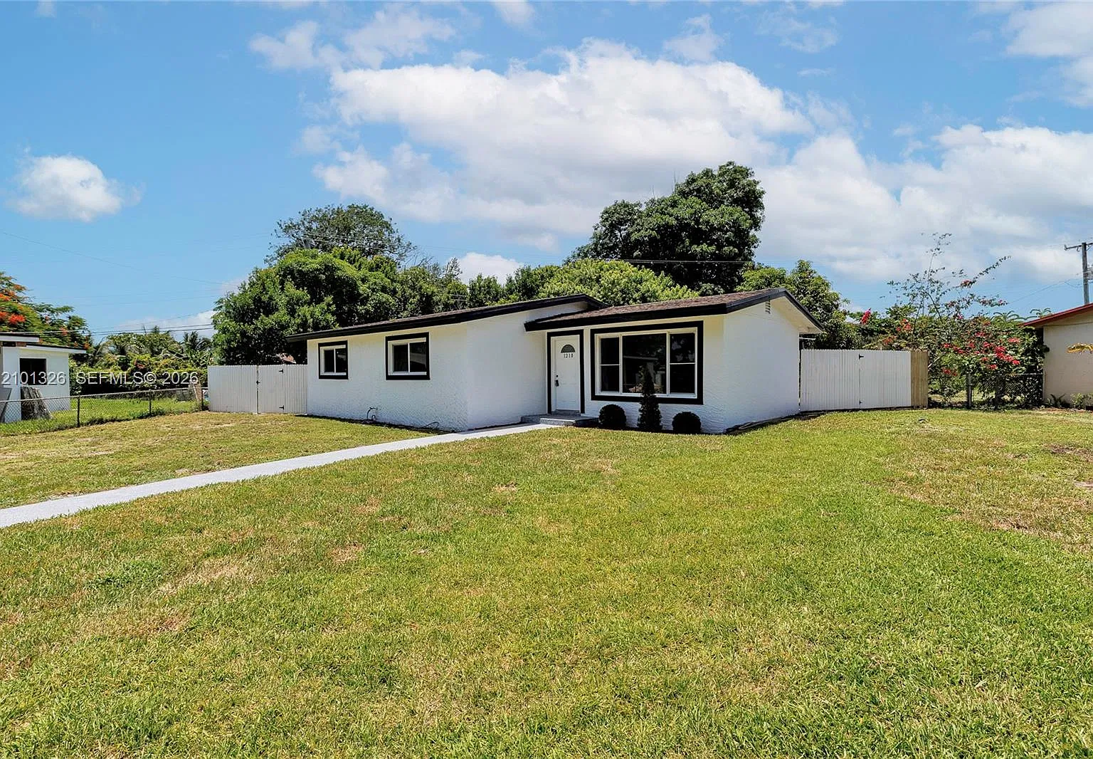 Lauderdale Villas — Photo 3