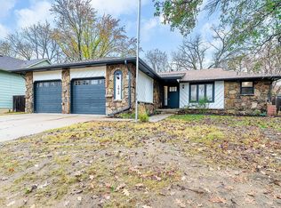 1612 E Brendonwood Rd, Derby, KS 67037