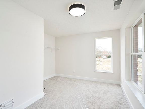 5th image of 598 Mull Ave #9