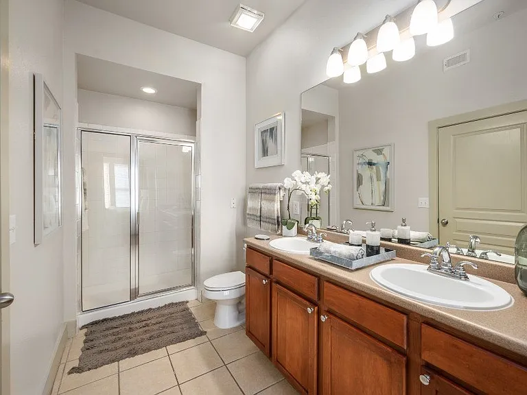 Galleria Parc Apartments — Photo 15