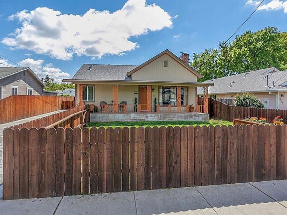 3rd image of 607 Cummins Way #A
