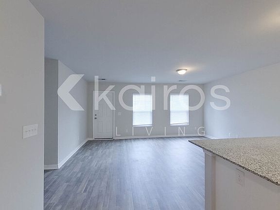 5th image of 25 Amber Mill Ct
