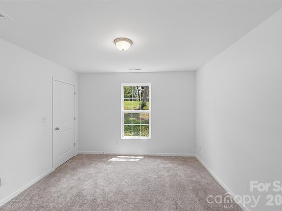 4th image of 422 Kershaw St