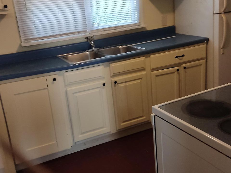 2nd image of 621 N Adams St
