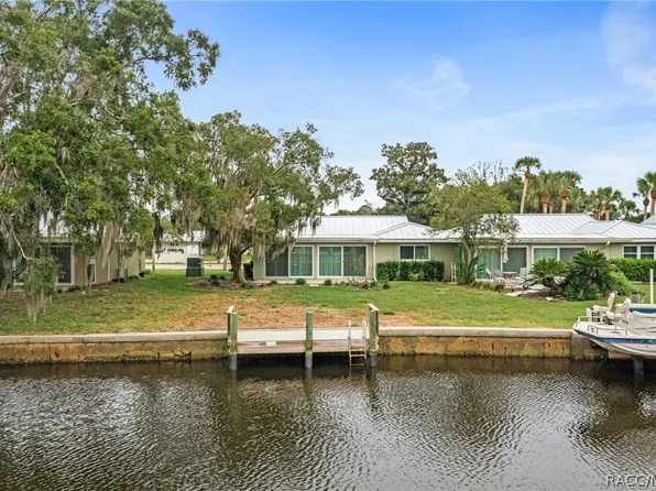 11269 W Bayshore Dr, Crystal River, FL 34429