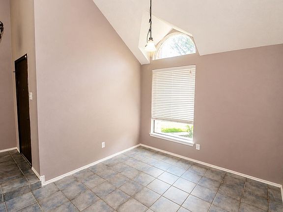 5th image of 3515 Woodmere Ln