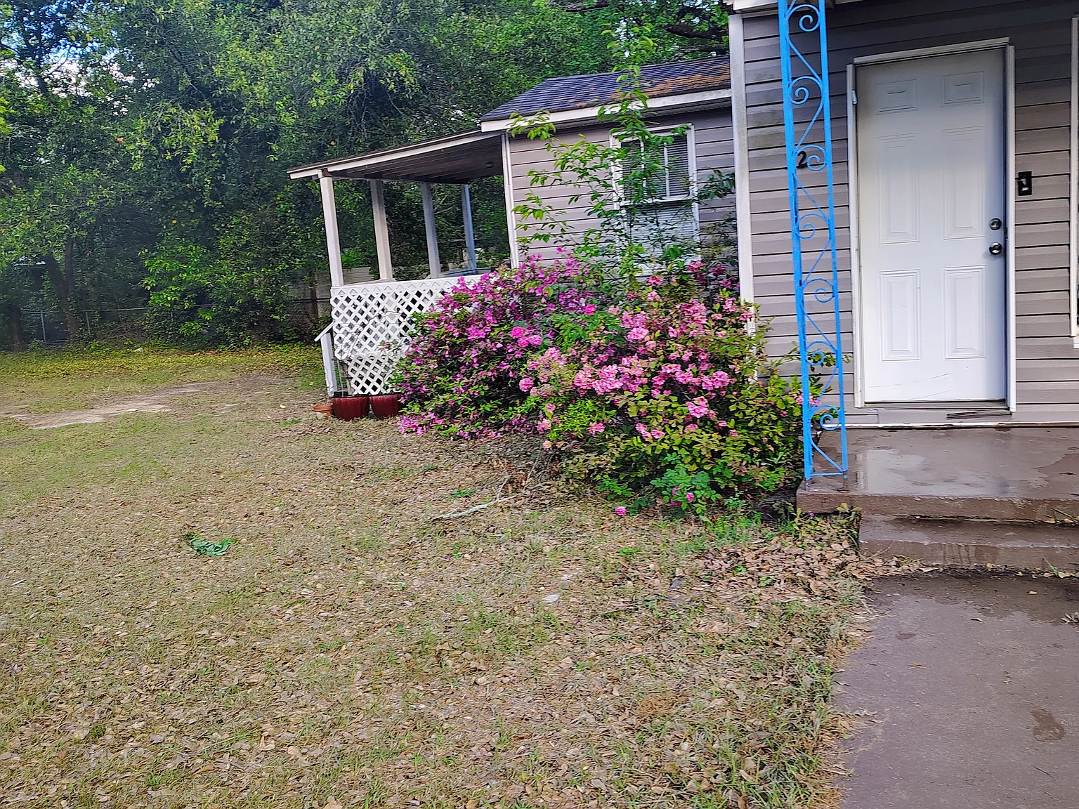 2 bed, 888 sqft, $1,300 — Photo 2