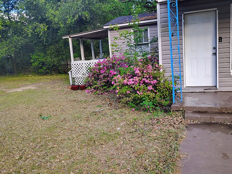 72 Rose Dr — Photo 2