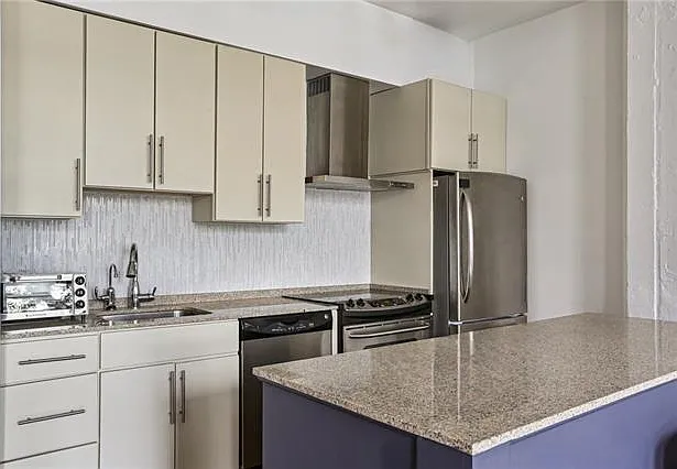 835 Julia St #3 — Photo 8
