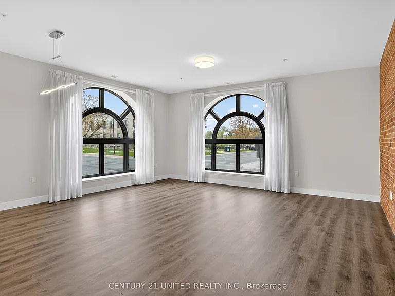 475 George St N #202 — Photo 9