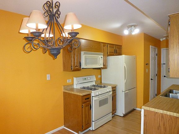 2nd image of 414 Buchanan Ct