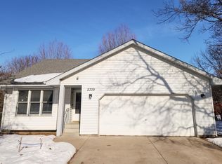 2339 Highwood Ave E, Maplewood, MN 55119