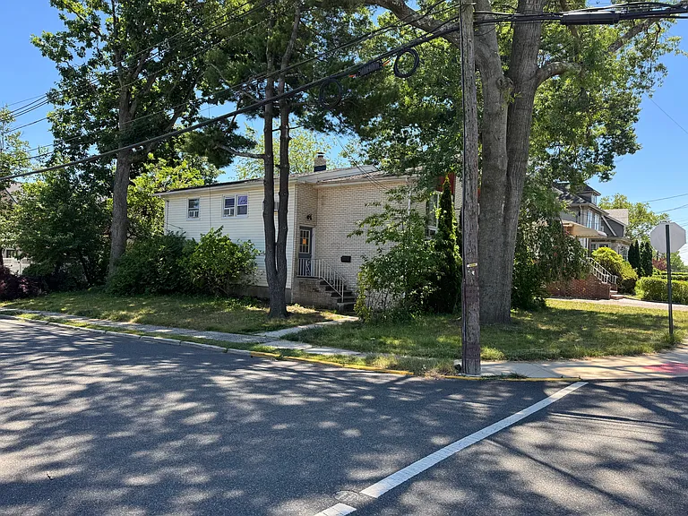 Kingsland Ln — Photo 2