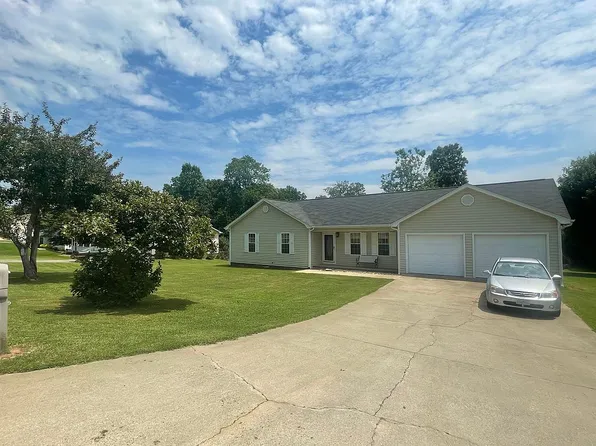 1681 Oakmont Dr, Lenoir, NC 28645