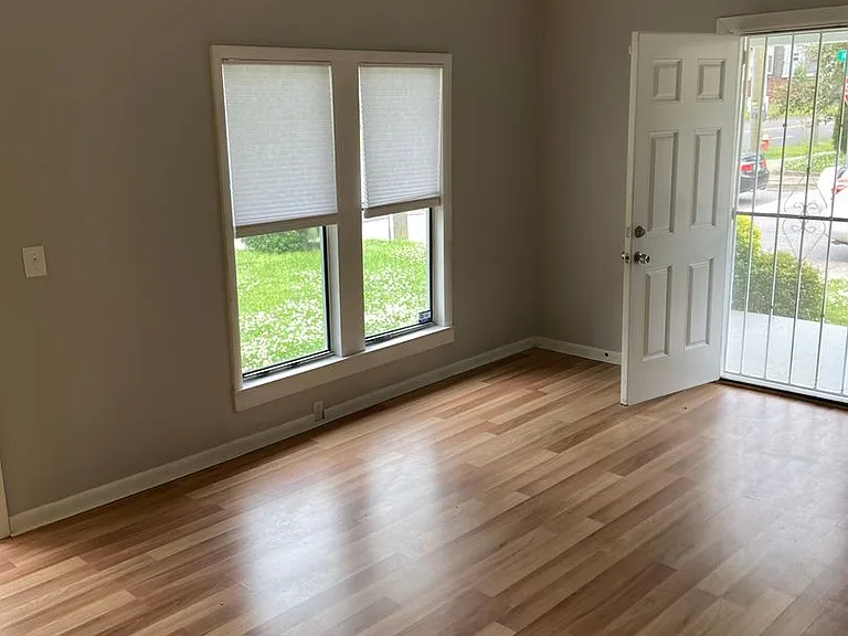 924 Wedgewood Ave — Photo 3