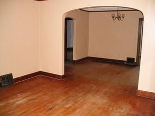 2nd image of 1831 Adams St