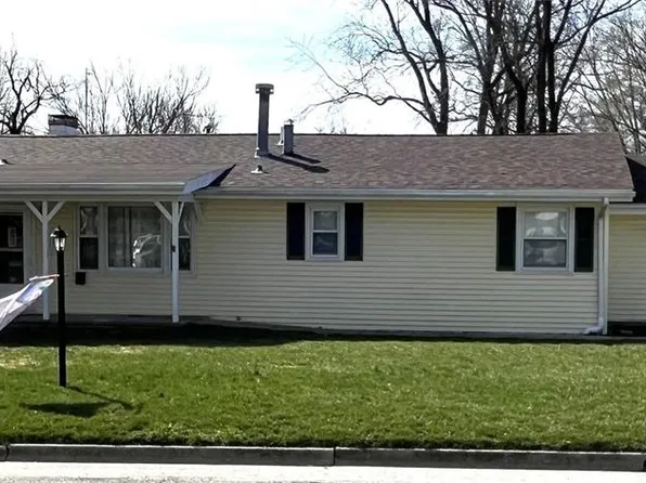 914 Killarney Dr, Greenville, IL 62246