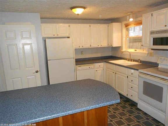 4th image of 40 Munroe Ln #40