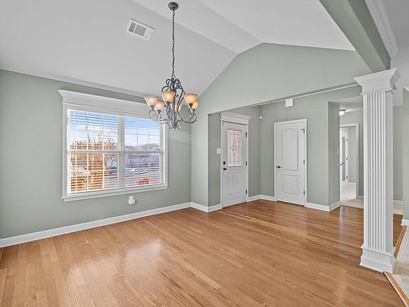 4th image of 1850 White Oak Cir