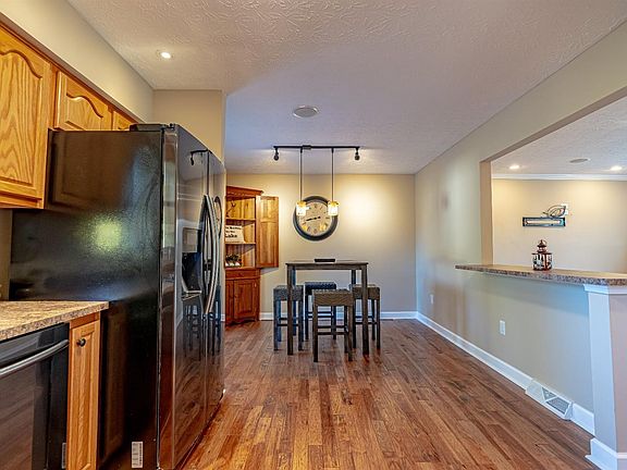 2nd image of 127 Oakmont Ln