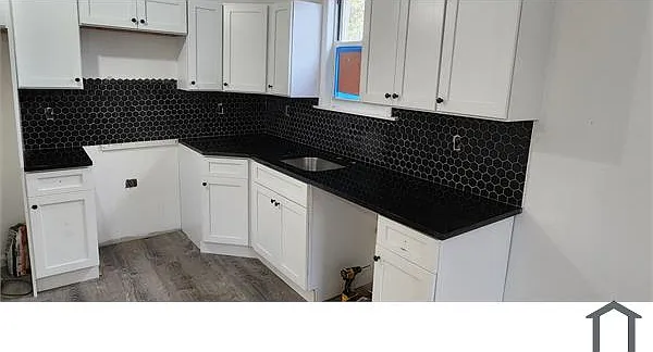 4 bed, 1400 sqft, $4,060 — Photo 1