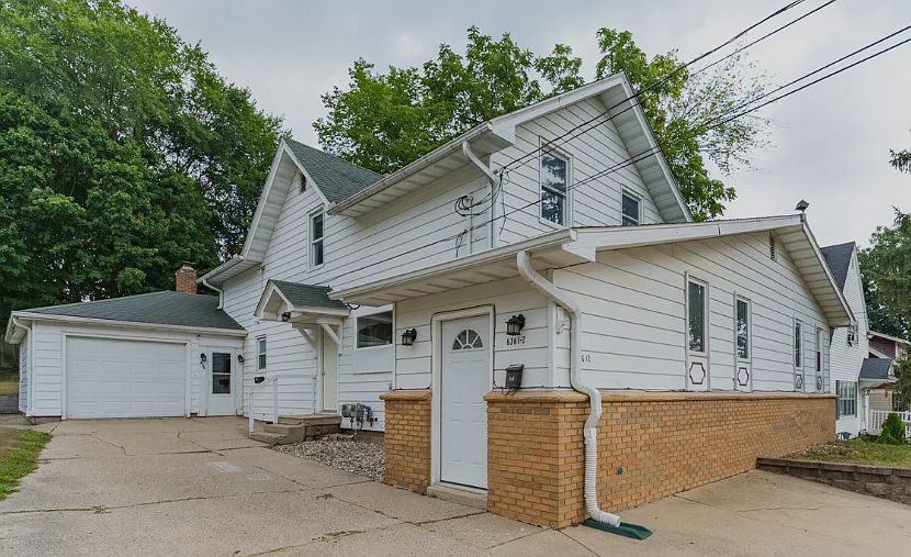 1st image of 636 Hackett St #636