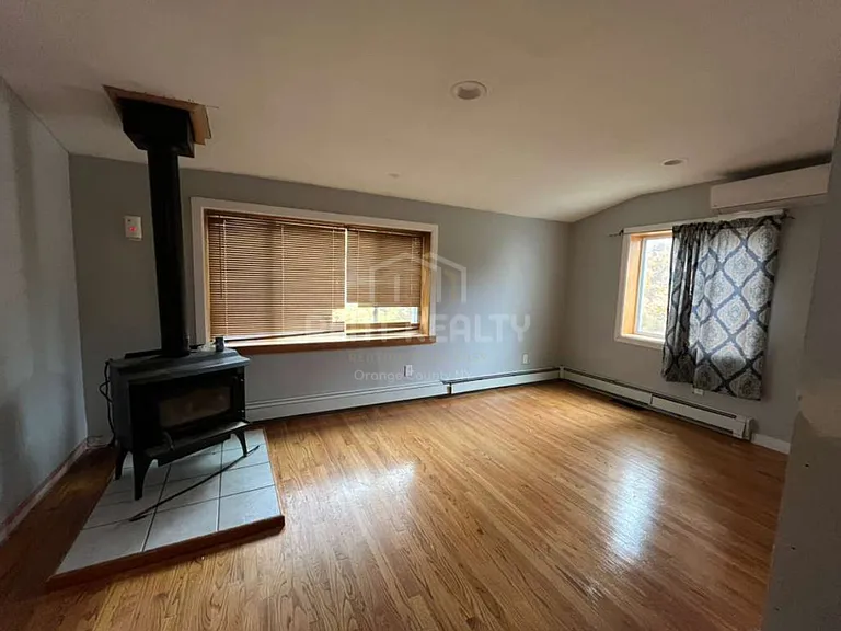 33 Hudson Rd — Photo 3