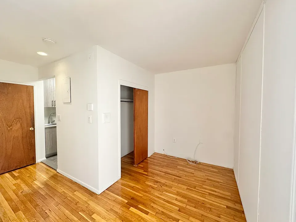 433 W 43rd St #6B