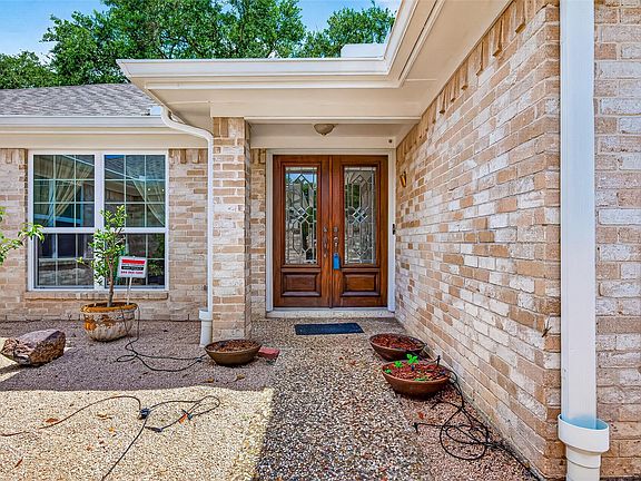 3rd image of 1518 Locke Ln