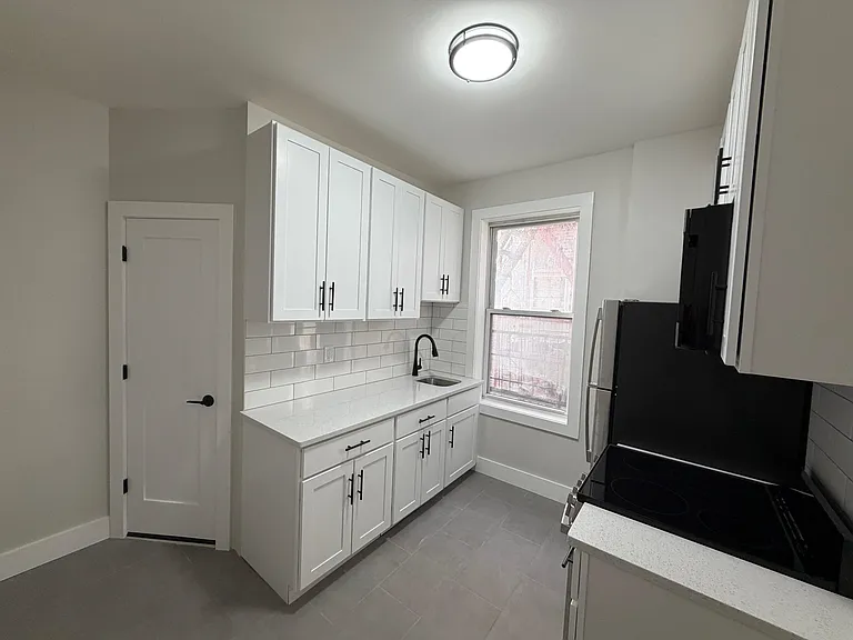 5608 Hudson Ave #8 — Photo 4
