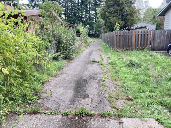 2244 SE 110th Ave Unit A, Portland, OR 97216