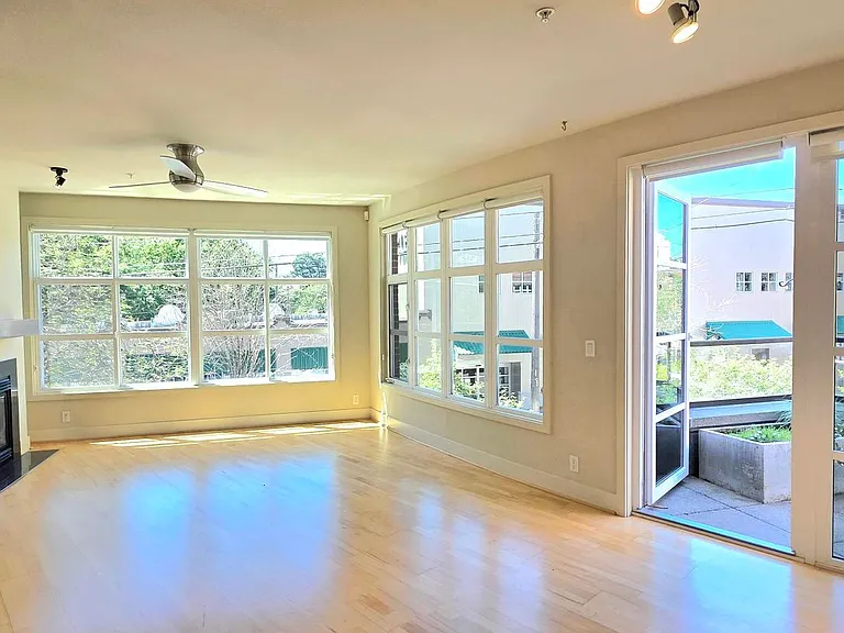 410 NE 70th St #201 — Photo 2