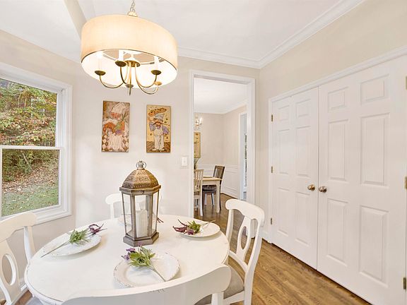 4th image of 246 Woodbury Dr