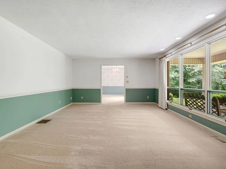 102 Arbor Ln — Photo 47
