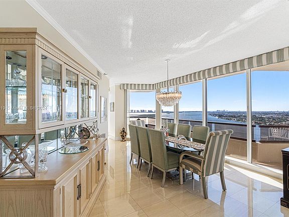 3rd image of 100 Lakeshore Dr APT 2158