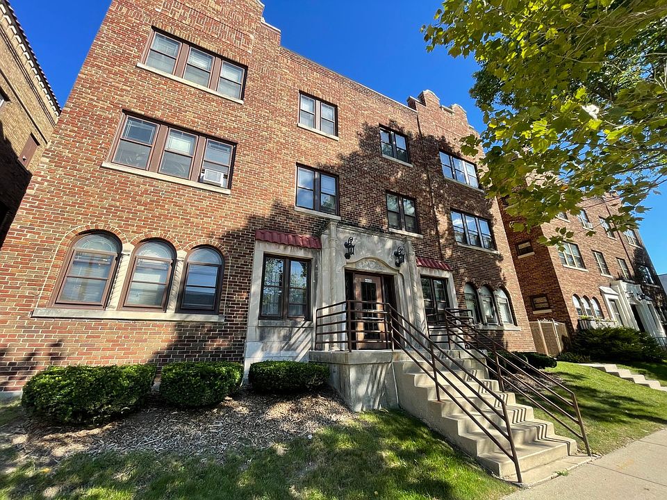 1st image of 4468 N Oakland Ave APT 33