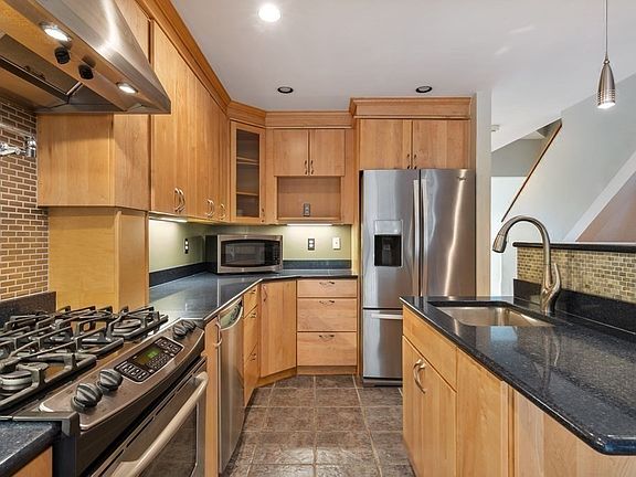 5th image of 47 Breakwater Dr #0