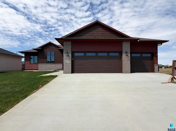 2805 S Dunraven Ave, Sioux Falls, SD 57110