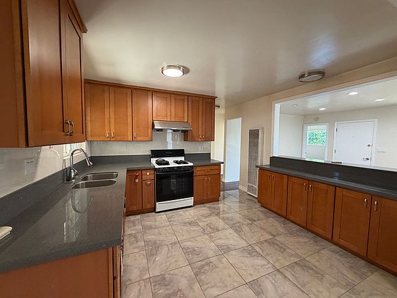 4th image of 11850 Basye St #1