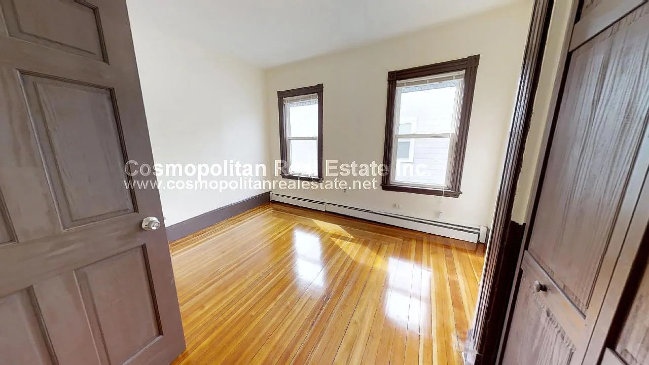 4 bed, $3,000 — Photo 2