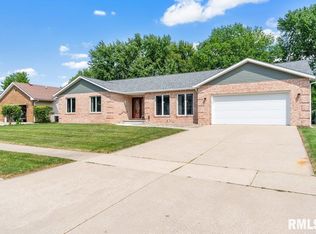 1812 Hunter Ridge Dr, Springfield, IL 62704