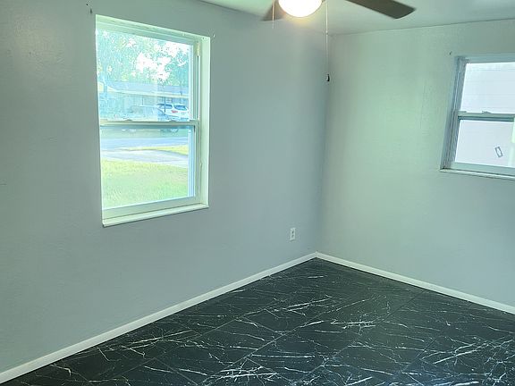 4th image of 4840 Briar Hill Ct