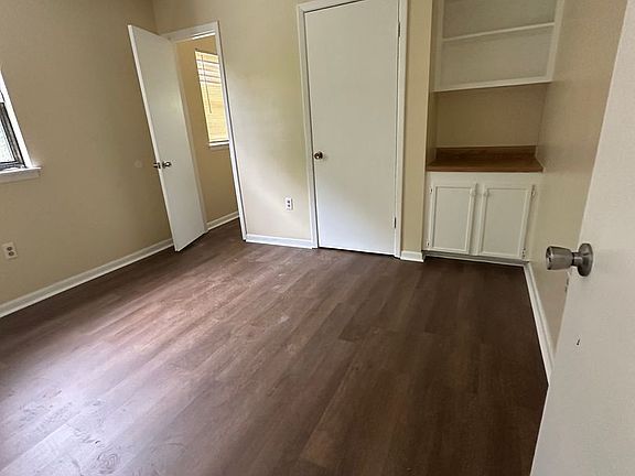 5th image of 405 Live Oak Dr