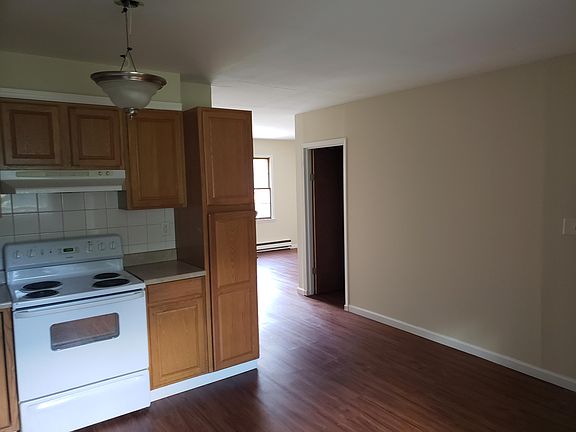 2nd image of 46 Vineyard Ave #1