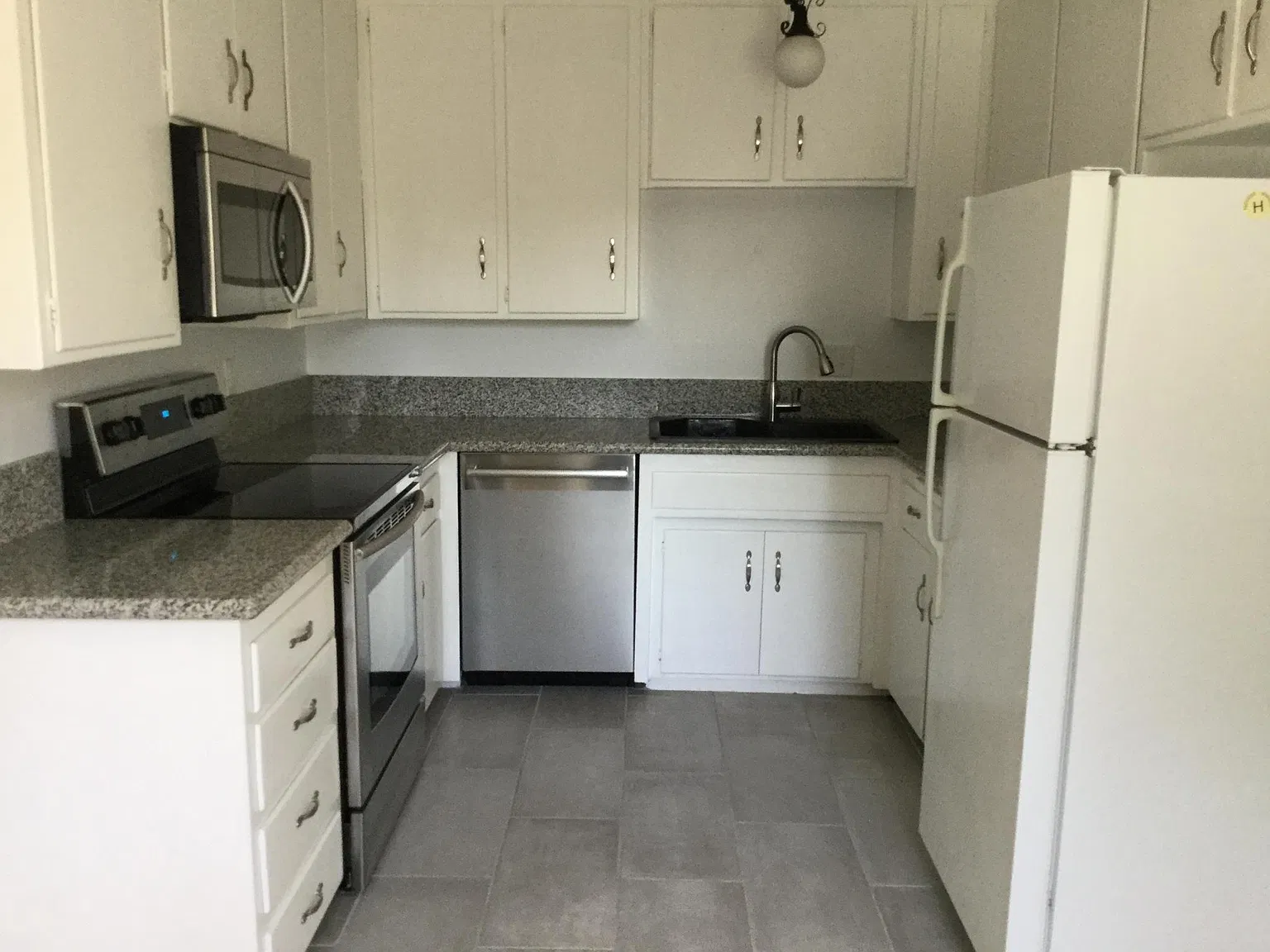 1170 Leff St — Photo 1